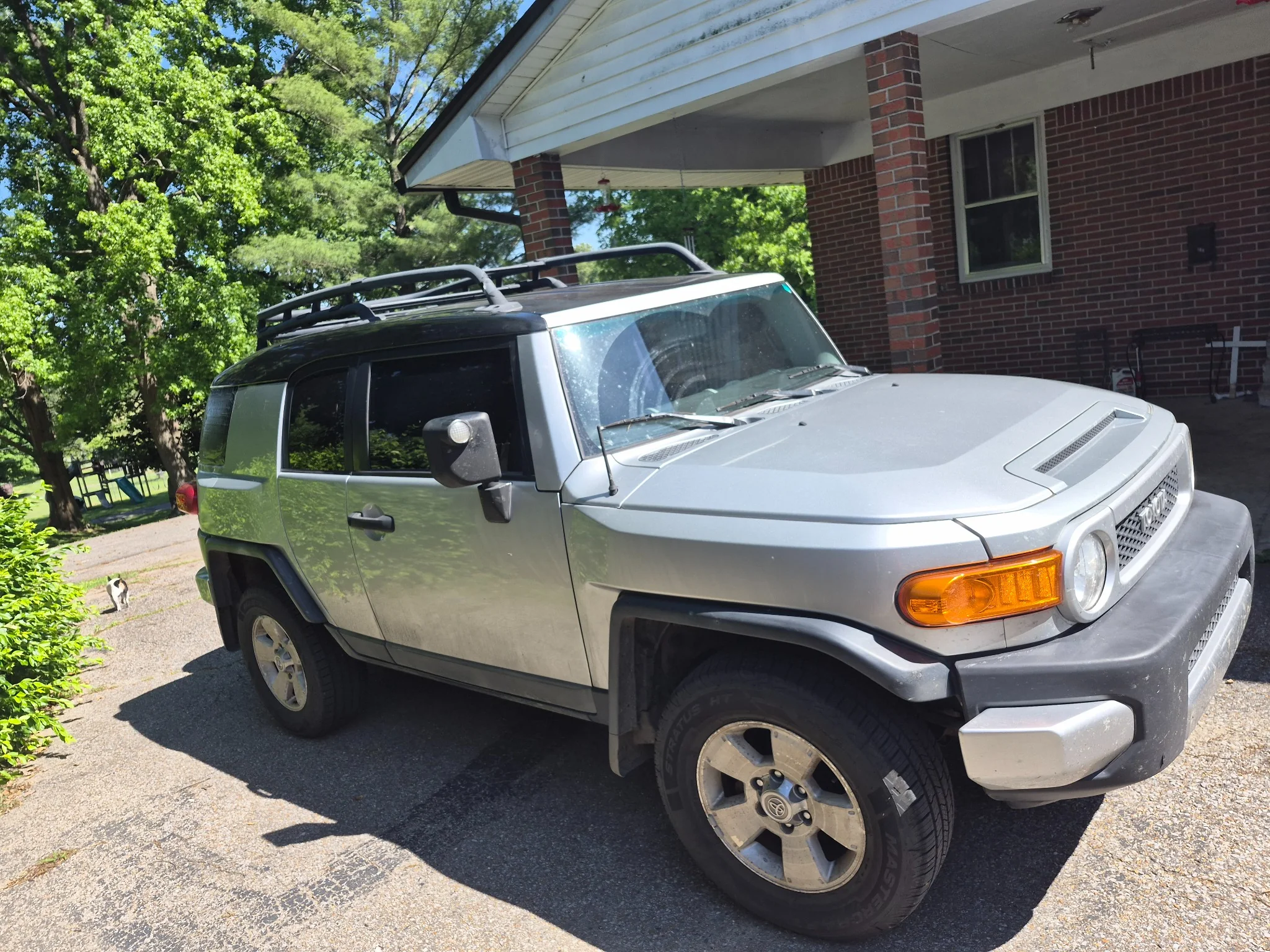 Speed Junk Removal & Hauling's silver FJ Cruiser